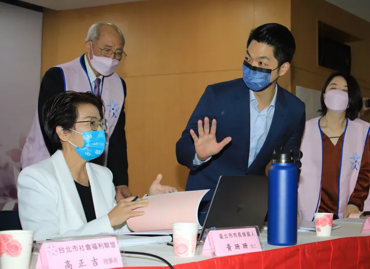 黃珊珊、蔣萬安打招呼。莊宗達攝