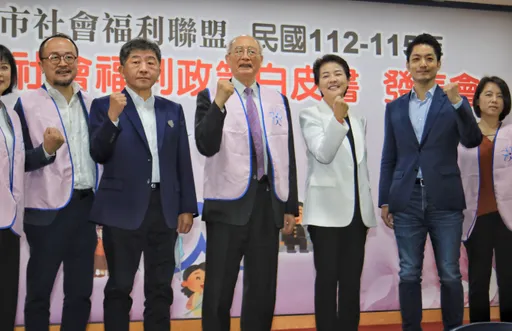 難得不開火！禮讓黃珊珊先上台　陳時中還誇她和蔣萬安都是「好酒」