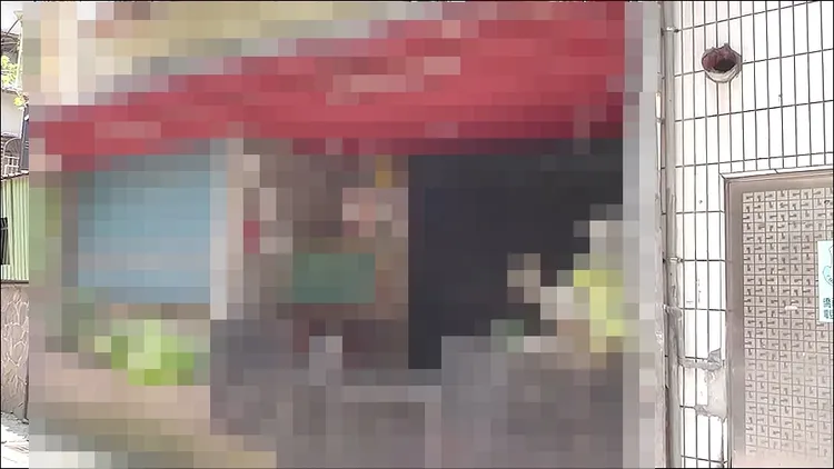 周男與妻子在永和經營日本料理店，周男負責料理，妻子擔任櫃台及外場工作。陸運陞攝