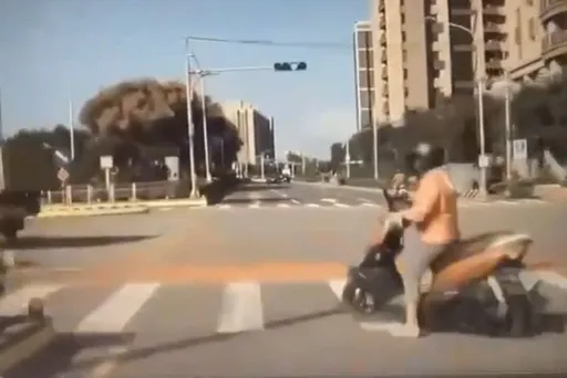 女骑士遭特斯拉撞喷不治！第一视角影片曝　网怒：驾驶真倒楣