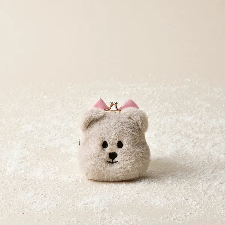 女伶熊口金包，售價500元。業者提供