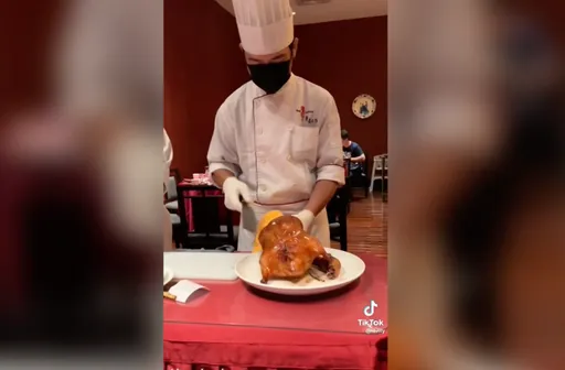 宜蘭櫻桃鴨銷魂五吃　正妹大口咬好療癒