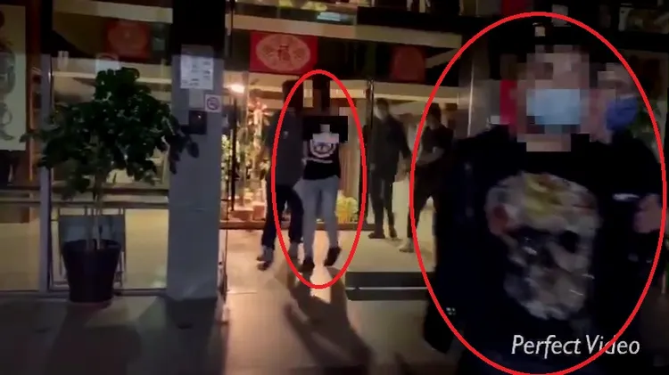 兩名嫌犯從窩藏處被帶回警局偵訊。翻攝畫面