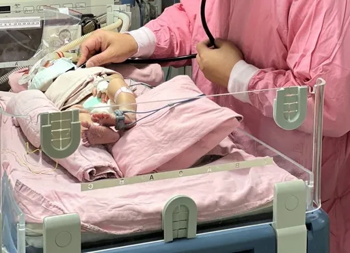 RSV正爆發中!兒科急診病患暴增 比新冠還多「咳很久、燒不停」