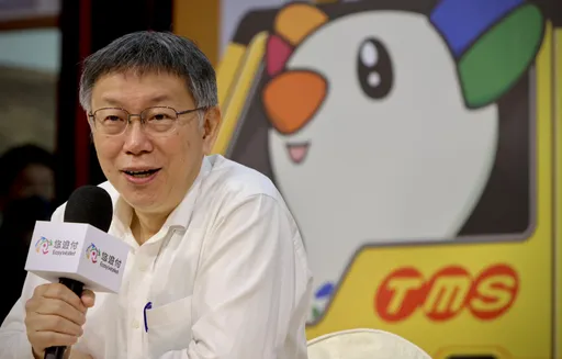 薛瑞元帶指揮中心要角夜訪陳時中　柯P酸：人之常情！去喝紅酒都可以啊