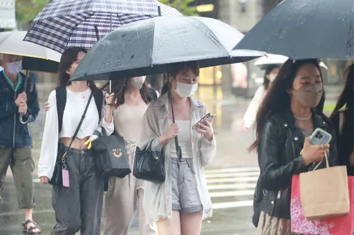 「奈格」颱風強度減弱!未來偏西轉 不可忽視外圍環流威力