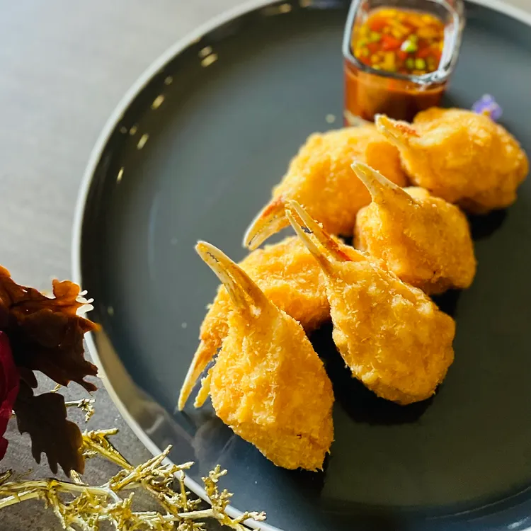 台北遠東香格里拉香宮-百花松葉蟹鉗，售價1680元。業者提供