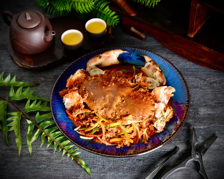 台北遠東香格里拉上海醉月樓-香辣玫瑰蟹，售價2880元。業者提供