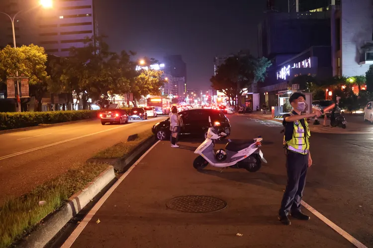 警方協助交管。張喆喜攝