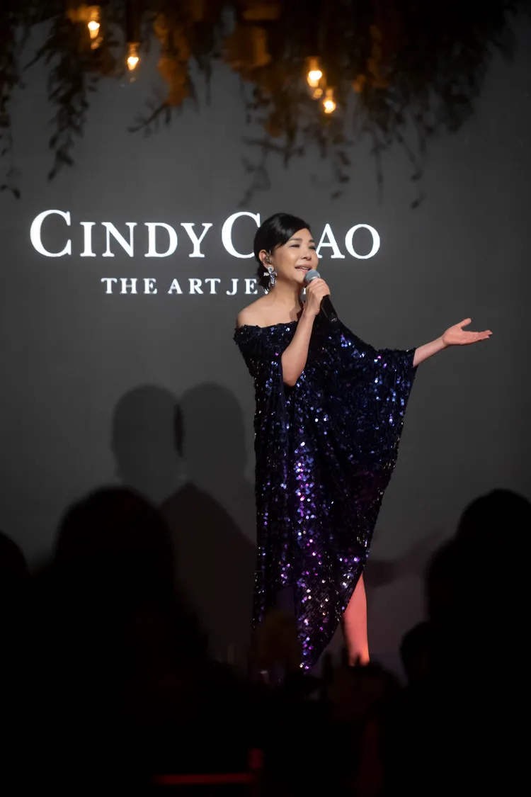 與趙心綺相識多年的歌后張清芳，為晚宴貴賓獻唱。品牌提供