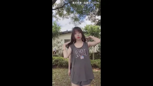 痴舞妈妈爱抢镜头搏眼球 但她人究竟在那里呀?