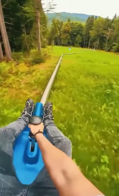 左彎右拐狂飆100秒。