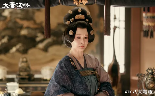 一代女皇回來了!73歲潘迎紫客串王太妃超美豔