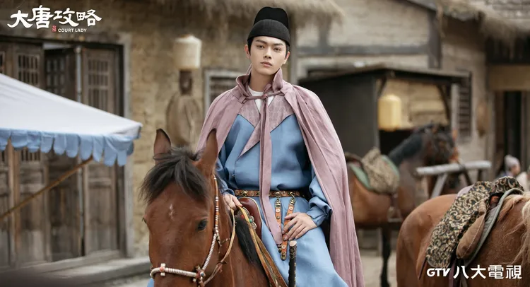 許凱劇中為愛洗心革面，從紈褲子弟變身立下汗馬的大將軍。八大提供