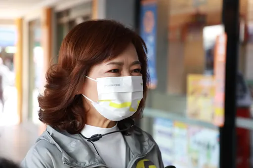 替候選人站台柯媽媽又「巧遇」鍾東錦　沈慧虹批：民眾黨只有政治利益