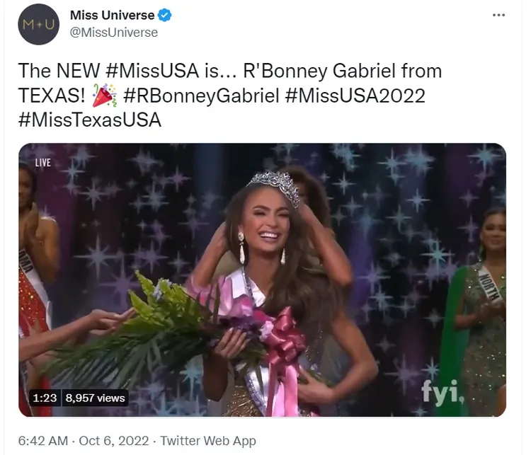 2022年美國小姐選美比賽由德州佳麗賈布里奪后冠。翻攝推特@MissUniverse