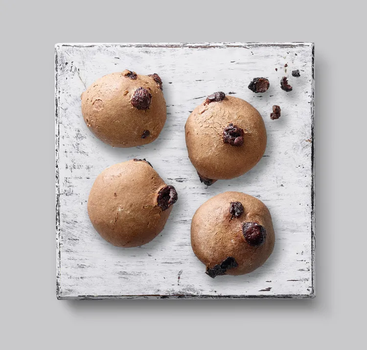 必勝客全新店型「Hot燒站」，11/1至11/14購買XL套餐或Hot燒套餐，加價1元即可獲得1份巧克力QQ球，每日限量100份。業者提供