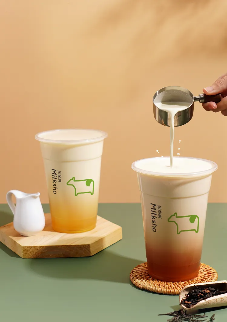 迷客夏大人系飲品「宇治焙茶系列」，今年全新升級成2款醇厚焙茶風味拿鐵。業者提供