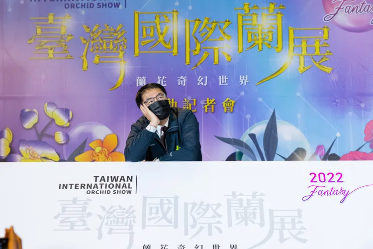 他市政忙碌一整天，幾乎沒有私生活。市府提供