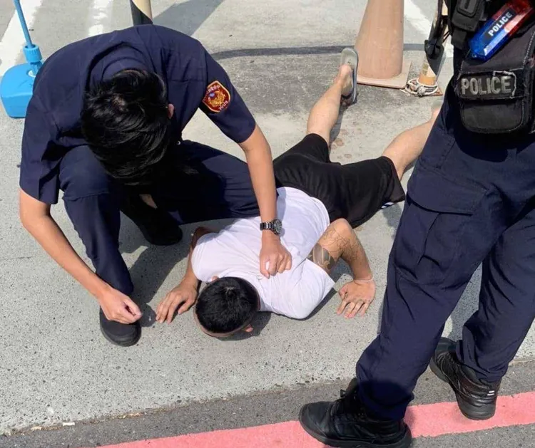 警方獲報到場逮偷車的劉姓少年。取自被害人王男臉書（已獲王男同意授權）