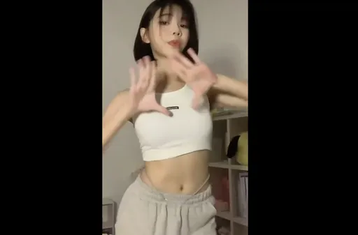 身材太犯規 跟著正妹這樣做輕鬆扭出小蠻腰