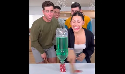 三男一女拚手速爽叫聲不斷 死黨們的聚會又有新遊戲