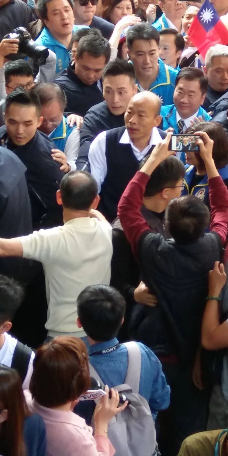 黃希賢站在韓國瑜後方，在韓的活動都能看到黃希賢身影。黃希賢提供