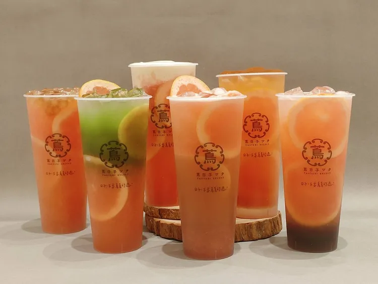 萬聖節檔期手搖飲品牌蔦日子推出購買任一冰飲品，免費加水玉(寒天)活動。業者提供