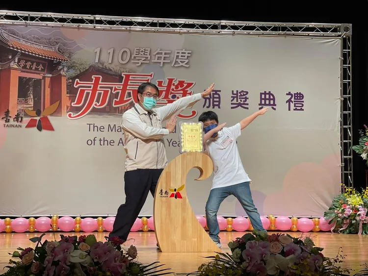 台南市長黃偉哲作風親民。翻攝黃偉哲臉書