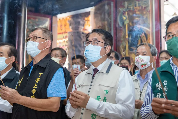 他建議情侶去月老廟約會。圖為上帝廟／市府提供