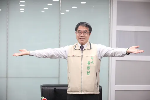 黃偉哲專訪3|一分鐘認識台南市長 警察臨檢都敢跑!最常罵這句話