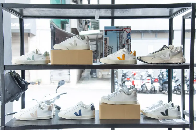 法國經典小白鞋VEJA，售價3400-5300元。業者提供