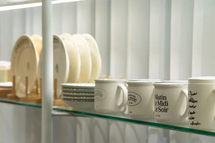 韓國品牌onoffmansion餐具呈現法式復古簡約風格。業者提供