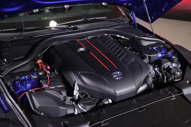 強勁的3.0升直列6缸渦輪引擎，在引擎轉速1600rpm時就能揮灑出51kgm的強大扭力。林浩昇攝