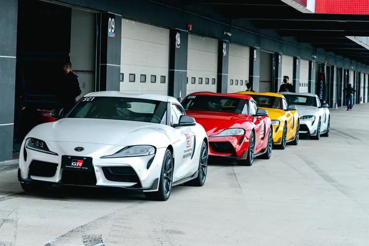 在PIT準備出發的GR Supra，均為這次體驗的主角，3.0T Premium MT六速手排車型。林浩昇攝