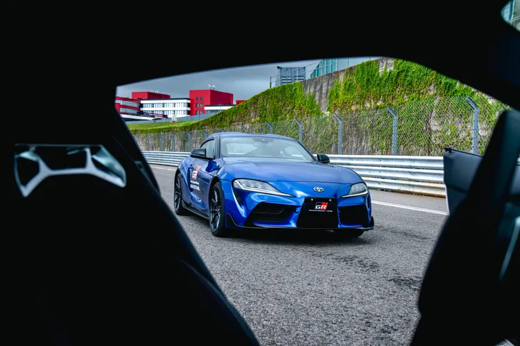 在GAZOO Racing的研發與調校下，GR Supra堪稱為牛魔王的稱號寫下傳奇新頁。和泰提供