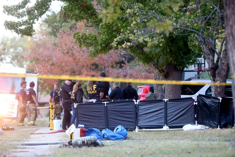 警消指稱，火災似乎並非一家8口的死因。美聯社