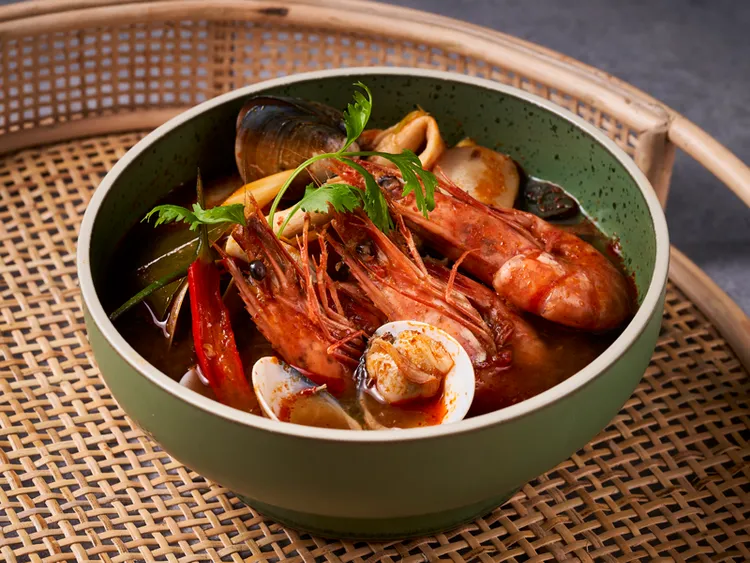 酸辣蝦湯。板橋凱撒提供