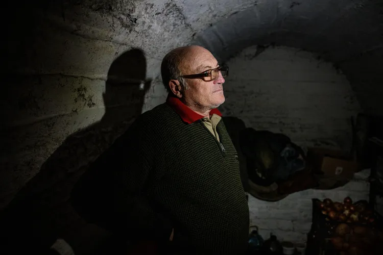 自俄羅斯入侵烏克蘭以來，老澤連斯基大部份都待在自家地下室，躲避砲擊和轟炸。法新社