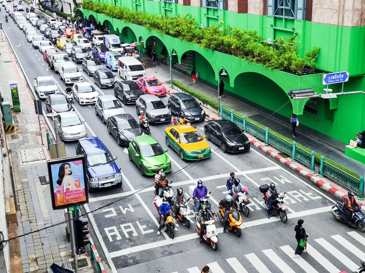 疫後的曼谷許多狀況已然改變，但塞車的老問題不變。田欣雲攝