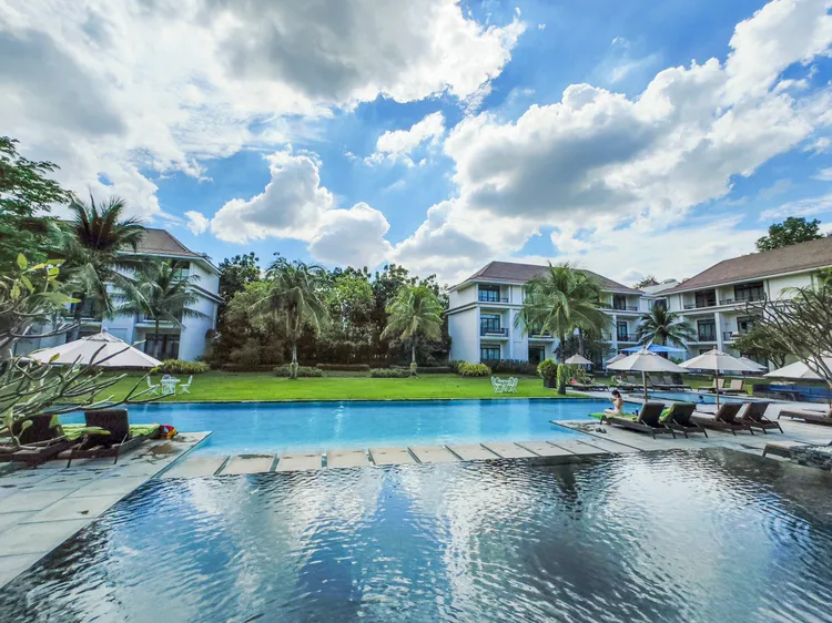 走白色優雅路線的U Sathorn Bangkok坐落曼谷沙吞區，散發悠閒度假氛圍。田欣雲攝