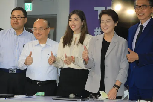 教育局長再請假出席記者會表態支持 黃珊珊:政務官無行政中立問題