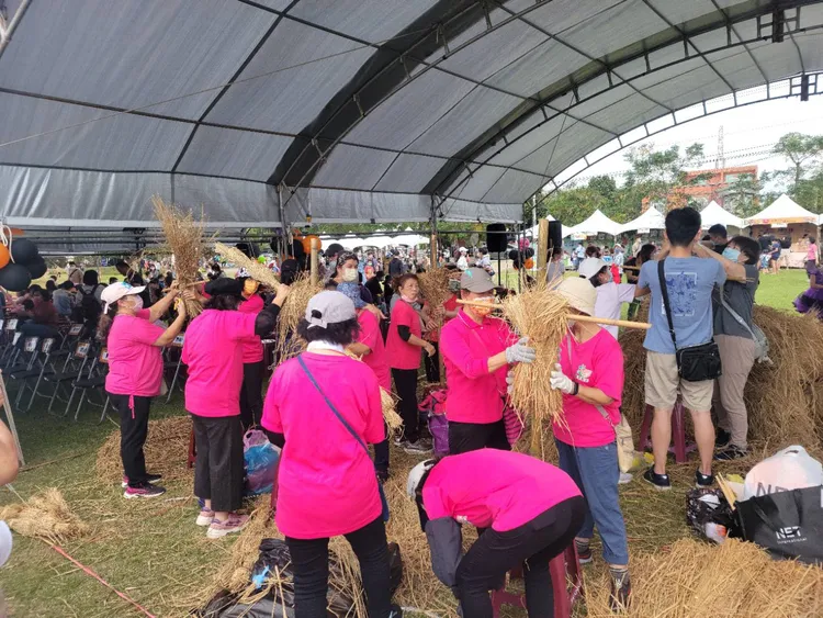 創意稻草人競賽。桃園市農業局提供