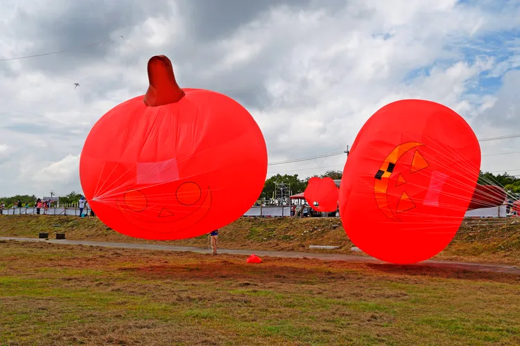 直徑達6米的南瓜風箏首度亮相。苗栗市公所提供