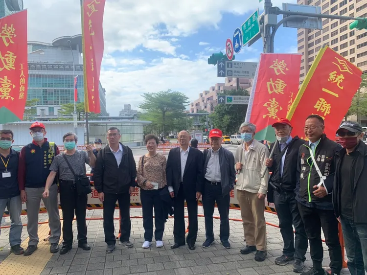 場外不少團體前來抗議。江孟謙攝