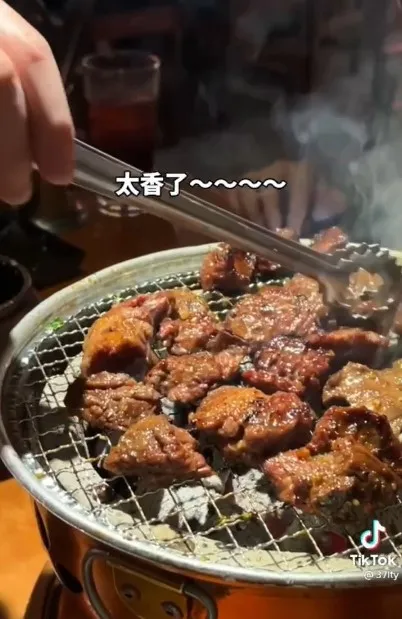 炭火燒肉超香、超好吃。