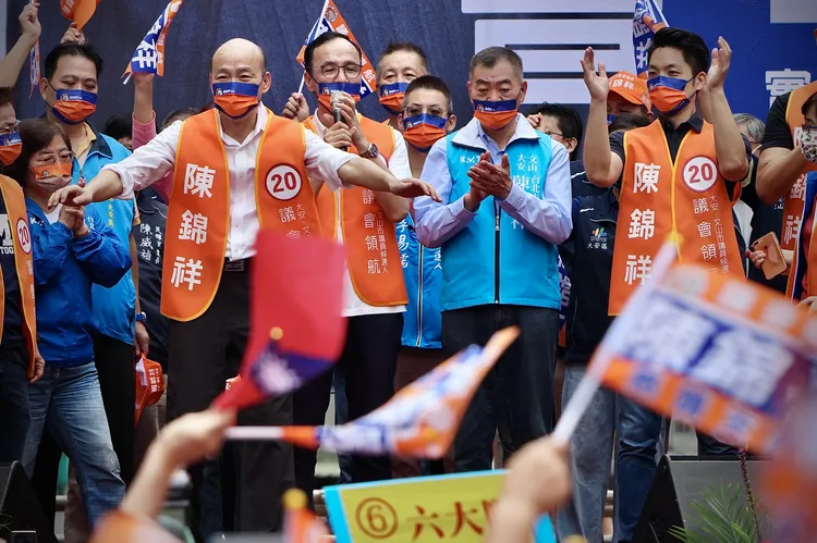 韓國瑜不改幽默本色，惹得蔣萬安哈哈大笑。林林攝