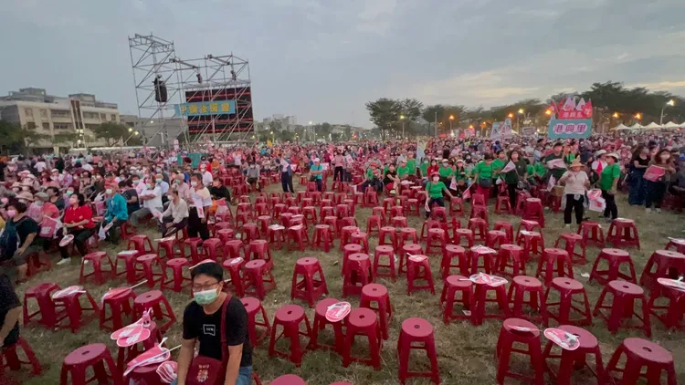 蔡總統話還沒完全講完，底下群眾就陸續離開。侯昌騰攝