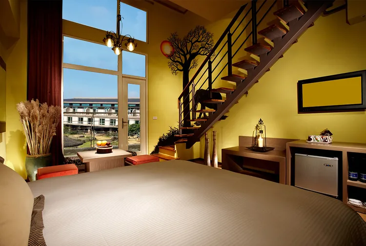 關西六福莊「友善大地住房專案」，入住2間肯亞綠地房型1晚，每人平均3,725元，還有環保好禮，旅展價29,800元。六福集團提供