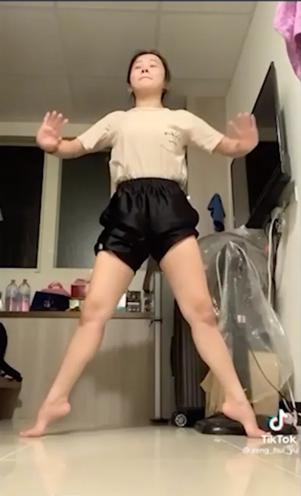 網友紛紛哀嚎已抽筋。